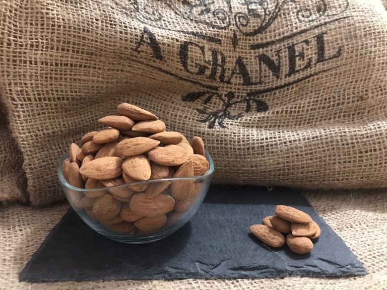 Almendra Cruda con Piel